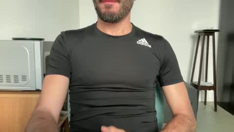 Snapshot of fla85 chatting on 10/26/25, 12:44 Fla is short for Flavio online show from 10/26/25, 12:44