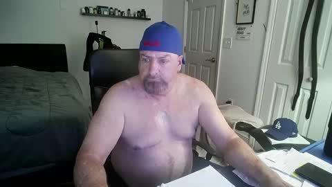 Snapshot of flaguy3233 chatting on 10/05/25, 07:01 Florida guy online show from 10/05/25, 07:01