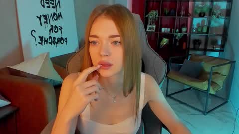 Snapshot of flexyfoxy chatting on 10/19/25, 05:30 Flexyfoxy online show from 10/19/25, 05:30