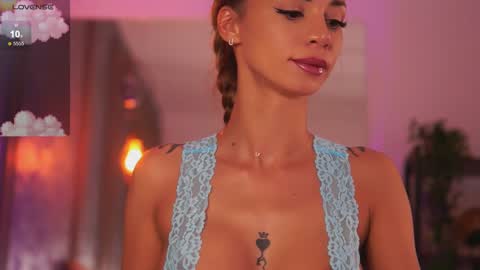 Snapshot of flirty_fawn chatting on 01/05/25, 07:49 Ana online show from 01/05/25, 07:49