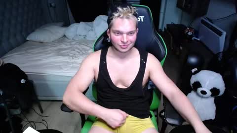 Snapshot of flirty_sugar chatting on 11/19/25, 10:10 Flirty sugar online show from 11/19/25, 10:10