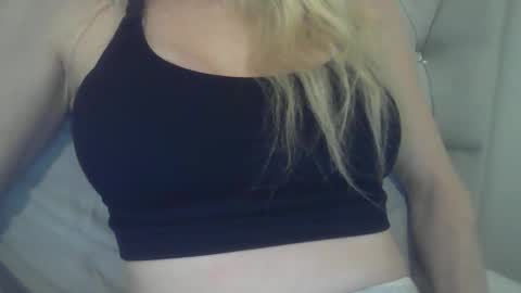 Snapshot of flirtybabe26 chatting on 10/13/25, 12:21 flirtybabe26 online show from 10/13/25, 12:21