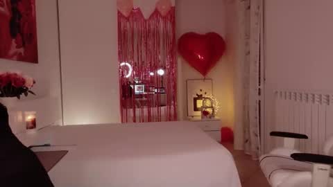 Snapshot of flirtyfoxxx chatting on 02/11/26, 10:31 Lana Dina online show from 02/11/26, 10:31