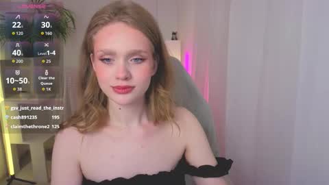 Snapshot of flirtypixy chatting on 09/30/25, 11:21 Polly online show from 09/30/25, 11:21