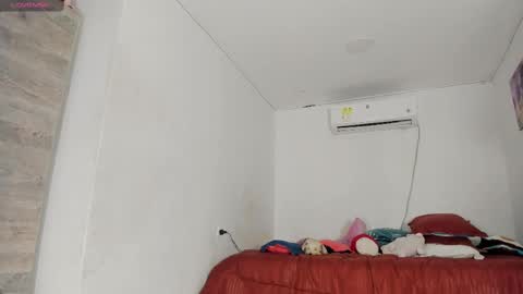 Snapshot of flor_herrera1 chatting on 10/02/25, 06:31    online show from 10/02/25, 06:31