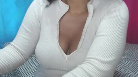 flora886505 online show from 11/12/25, 12:16