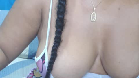 flora886505 online show from 11/28/25, 11:57