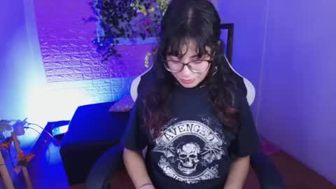 flora_blue online show from 09/11/25, 11:54