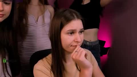 Snapshot of flora_ri chatting on 10/13/25, 09:31 just ask me online show from 10/13/25, 09:31