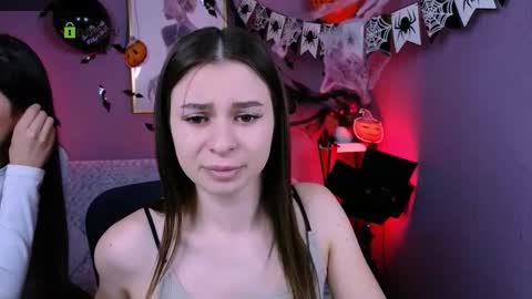 Snapshot of flora_ri chatting on 10/21/25, 09:21 just ask me online show from 10/21/25, 09:21