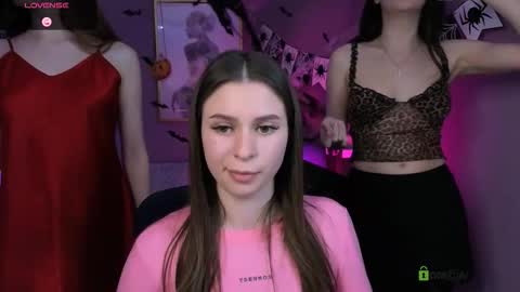 Snapshot of flora_ri chatting on 10/22/25, 07:57 just ask me online show from 10/22/25, 07:57