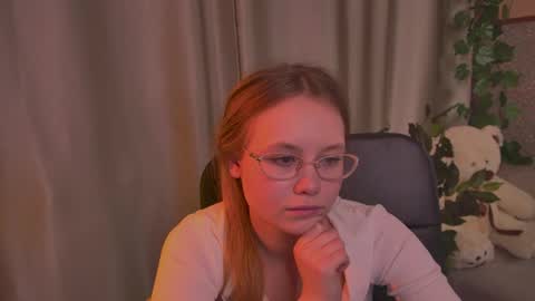 hey there guys im Flora no not the one from WInx. But I love magical stuff and especially I love nature. I dont know I thin online show from 06/05/26, 06:52