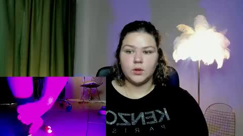 florenceanderson_ online show from 10/14/25, 09:32