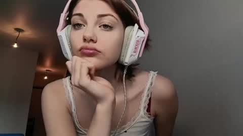 Snapshot of florenceheatly chatting on 05/09/26, 10:09 Flora online show from 05/09/26, 10:09