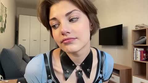 Snapshot of florenceheatly chatting on 06/11/26, 10:13 Flora online show from 06/11/26, 10:13