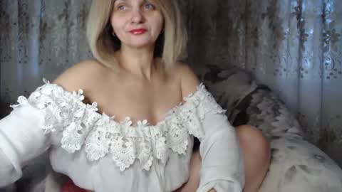 Snapshot of floretdiana chatting on 12/19/24, 06:01 floretdiana online show from 12/19/24, 06:01