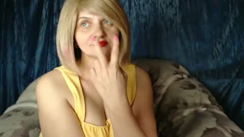 Snapshot of floretdiana chatting on 11/14/25, 09:24 floretdiana online show from 11/14/25, 09:24