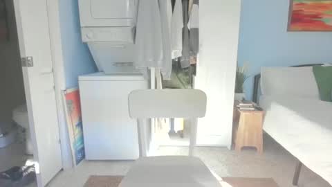 Snapshot of floridafratbro chatting on 10/22/25, 08:52 JJ online show from 10/22/25, 08:52