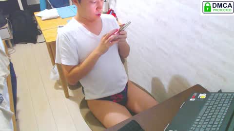 Snapshot of flowerbox chatting on 10/19/25, 08:59 flowerbox online show from 10/19/25, 08:59