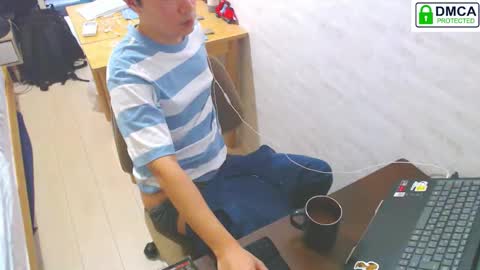 Snapshot of flowerbox chatting on 10/25/25, 06:43 flowerbox online show from 10/25/25, 06:43