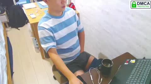 Snapshot of flowerbox chatting on 10/26/25, 05:57 flowerbox online show from 10/26/25, 05:57