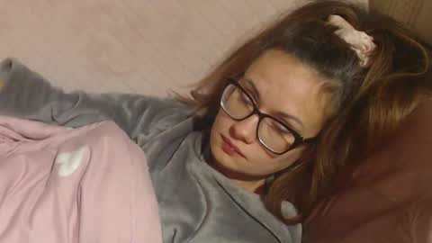 Snapshot of flowercandydoll chatting on 11/16/25, 01:11 say meow and send tip online show from 11/16/25, 01:11