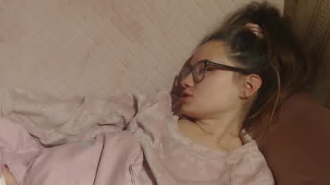 Snapshot of flowercandydoll chatting on 11/21/25, 01:43 say meow and send tip online show from 11/21/25, 01:43