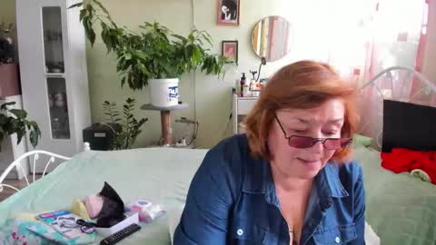 Snapshot of flowerlover8 chatting on 09/15/25, 06:02 Flowerlower online show from 09/15/25, 06:02