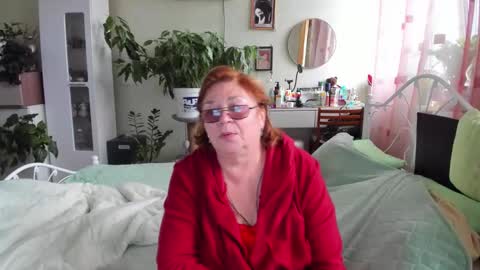 Snapshot of flowerlover8 chatting on 09/17/25, 06:48 Flowerlower online show from 09/17/25, 06:48