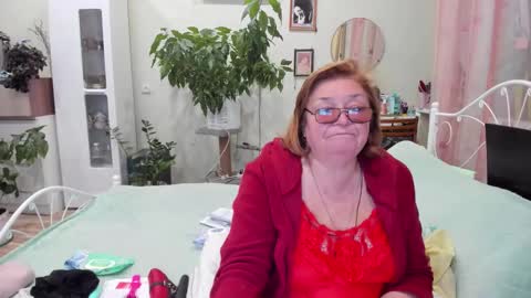 Snapshot of flowerlover8 chatting on 09/18/25, 07:27 Flowerlower online show from 09/18/25, 07:27