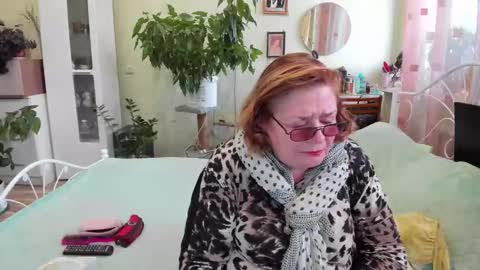 Snapshot of flowerlover8 chatting on 09/20/25, 02:40 Flowerlower online show from 09/20/25, 02:40