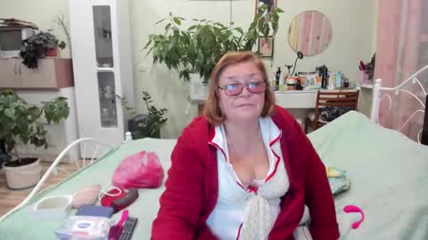 Snapshot of flowerlover8 chatting on 09/26/25, 06:56 Flowerlower online show from 09/26/25, 06:56