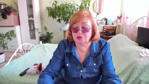 Snapshot of flowerlover8 chatting on 09/28/25, 08:20 Flowerlower online show from 09/28/25, 08:20