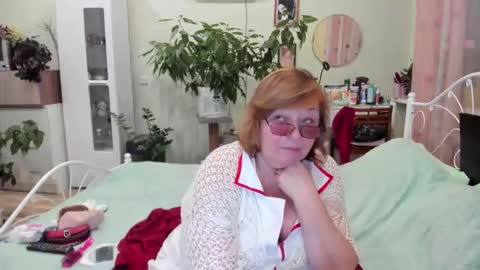 Snapshot of flowerlover8 chatting on 10/03/25, 07:00 Flowerlower online show from 10/03/25, 07:00