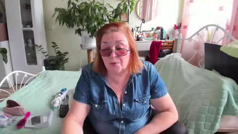 Snapshot of flowerlover8 chatting on 10/05/25, 12:36 Flowerlower online show from 10/05/25, 12:36