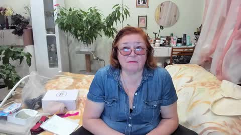 Snapshot of flowerlover8 chatting on 10/16/25, 04:52 Flowerlower online show from 10/16/25, 04:52