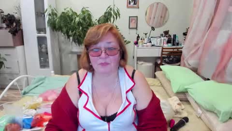 Snapshot of flowerlover8 chatting on 10/21/25, 05:57 Flowerlower online show from 10/21/25, 05:57