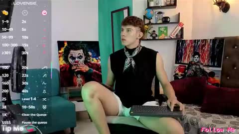 Snapshot of flowers109 chatting on 11/17/25, 10:37 flowers109 online show from 11/17/25, 10:37