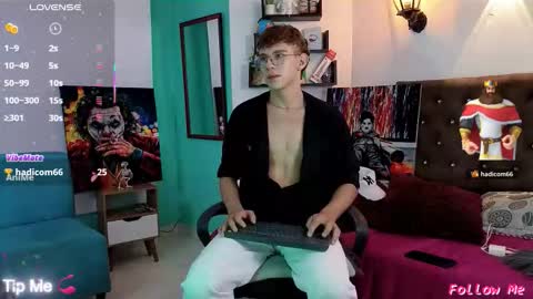 Snapshot of flowers109 chatting on 11/21/25, 10:30 flowers109 online show from 11/21/25, 10:30