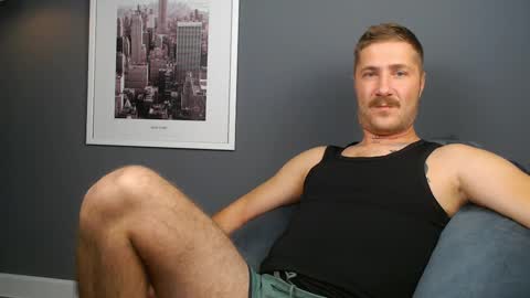 Snapshot of fluffy__cloude chatting on 10/28/25, 07:01 Fluffy online show from 10/28/25, 07:01