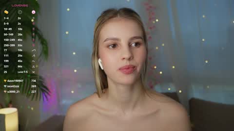 Snapshot of fluffy_angel chatting on 12/02/24, 11:56 Adeline online show from 12/02/24, 11:56