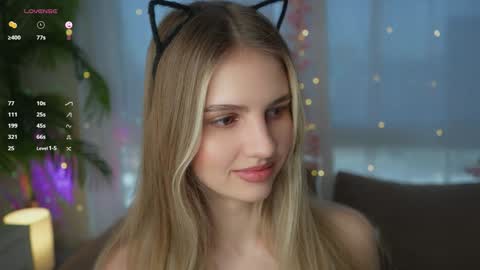 Snapshot of fluffy_angel chatting on 12/23/24, 08:22 Adeline online show from 12/23/24, 08:22