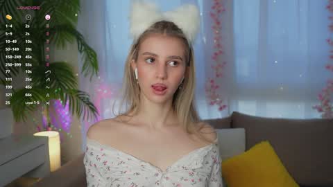 Snapshot of fluffy_angel chatting on 01/15/25, 07:37 Adeline online show from 01/15/25, 07:37