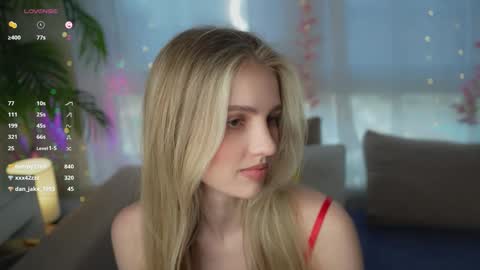 Snapshot of fluffy_angel chatting on 01/22/25, 11:23 Adeline online show from 01/22/25, 11:23