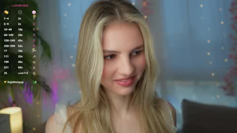 Snapshot of fluffy_angel chatting on 01/26/25, 07:53 Adeline online show from 01/26/25, 07:53