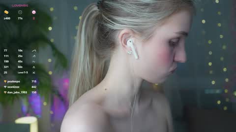 Snapshot of fluffy_angel chatting on 01/27/25, 02:35 Adeline online show from 01/27/25, 02:35
