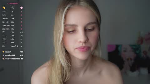 Snapshot of fluffy_angel chatting on 01/28/25, 11:06 Adeline online show from 01/28/25, 11:06