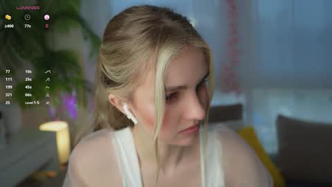 Snapshot of fluffy_angel chatting on 01/29/25, 09:12 Adeline online show from 01/29/25, 09:12