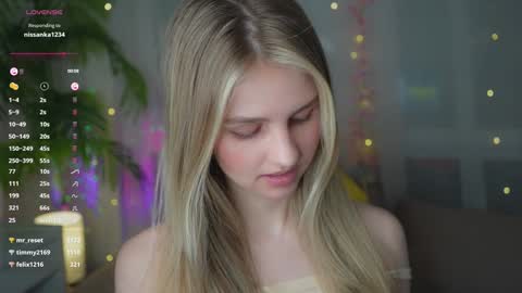 Snapshot of fluffy_angel chatting on 01/30/25, 03:08 Adeline online show from 01/30/25, 03:08