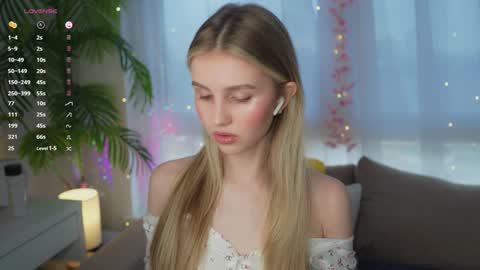 Snapshot of fluffy_angel chatting on 02/06/25, 08:07 Adeline online show from 02/06/25, 08:07